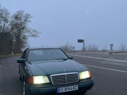 Зеленый Мерседес Ц-Класс, объемом двигателя 1.8 л и пробегом 362 тыс. км за 3000 $, фото 1 на Automoto.ua