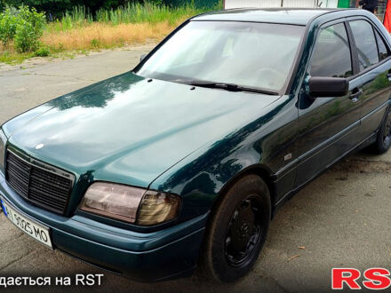 Мерседес Ц-Клас 1997 у Києві на Automoto.ua Зелений Мерседес Ц-Клас, об'ємом двигуна 1.8 л та пробігом 0 тис. км за 2600 $, фото 1 на Automoto.ua