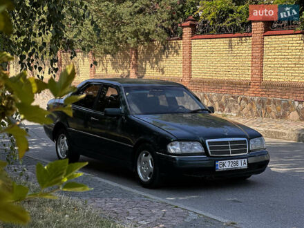 Мерседес Ц-Класс 1997 в Луцке на Automoto.ua Зеленый Мерседес Ц-Класс, объемом двигателя 2.3 л и пробегом 300 тыс. км за 1700 $, фото 1 на Automoto.ua