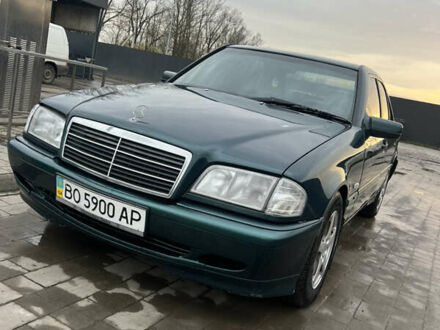 Зеленый Мерседес Ц-Класс, объемом двигателя 2.16 л и пробегом 542 тыс. км за 3000 $, фото 1 на Automoto.ua