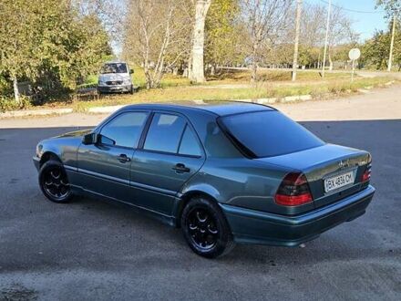 Зеленый Мерседес Ц-Класс, объемом двигателя 1.8 л и пробегом 280 тыс. км за 2700 $, фото 1 на Automoto.ua