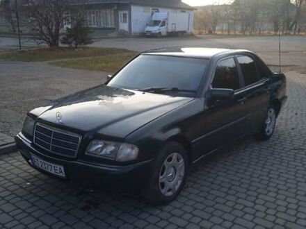 Мерседес Ц-Класс 1998 в Надворной на Automoto.ua Зеленый Мерседес Ц-Класс, объемом двигателя 1.83 л и пробегом 495 тыс. км за 3100 $, фото 1 на Automoto.ua