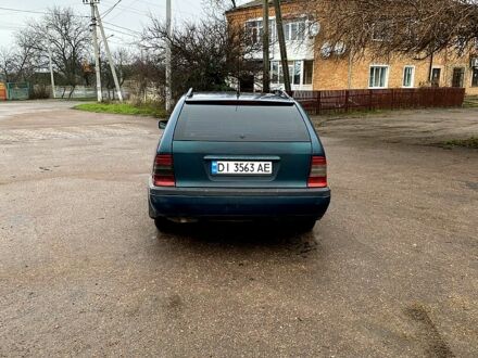 Зеленый Мерседес Ц-Класс, объемом двигателя 1.8 л и пробегом 350 тыс. км за 2100 $, фото 1 на Automoto.ua