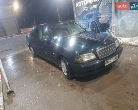 Зеленый Мерседес Ц-Класс, объемом двигателя 1.8 л и пробегом 444 тыс. км за 2500 $, фото 1 на Automoto.ua