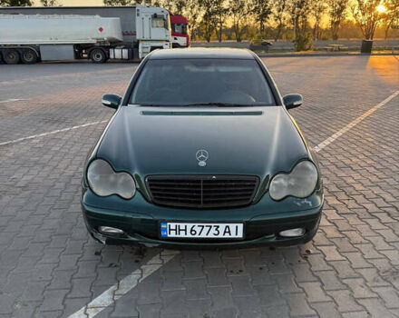 Зелений Мерседес Ц-Клас, об'ємом двигуна 2 л та пробігом 340 тис. км за 4500 $, фото 1 на Automoto.ua