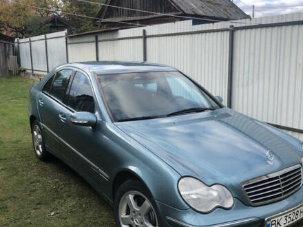 Мерседес Ц-Класс 2003 в Маневичах на Automoto.ua Зеленый Мерседес Ц-Класс, объемом двигателя 2.15 л и пробегом 240 тыс. км за 6700 $, фото 1 на Automoto.ua