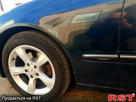 Зелений Мерседес Ц-Клас, об'ємом двигуна 2.1 л та пробігом 334 тис. км за 5500 $, фото 1 на Automoto.ua