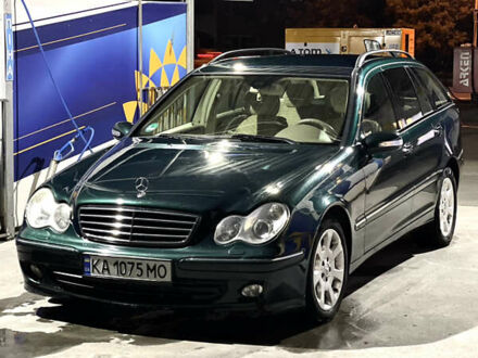 Мерседес Ц-Класс 2005 в Киеве на Automoto.ua Зеленый Мерседес Ц-Класс, объемом двигателя 2.2 л и пробегом 390 тыс. км за 5900 $, фото 1 на Automoto.ua
