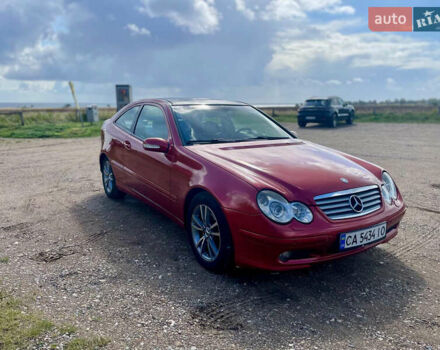 Оранжевый Мерседес Ц-Класс, объемом двигателя 2.15 л и пробегом 497 тыс. км за 4000 $, фото 1 на Automoto.ua