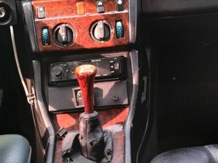 Мерседес ЦЛ 1989 у Теплике на Automoto.ua Білий Мерседес ЦЛ, об'ємом двигуна 2 л та пробігом 490 тис. км за 2900 $, фото 1 на Automoto.ua