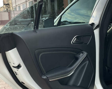 Білий Мерседес ЦЛА-клас, об'ємом двигуна 2 л та пробігом 96 тис. км за 17450 $, фото 83 на Automoto.ua