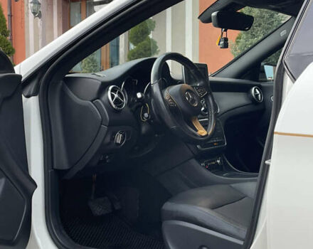 Білий Мерседес ЦЛА-клас, об'ємом двигуна 2 л та пробігом 96 тис. км за 17450 $, фото 65 на Automoto.ua