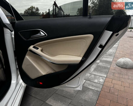 Белый Мерседес ЦЛА-класс, объемом двигателя 2 л и пробегом 95 тыс. км за 16999 $, фото 13 на Automoto.ua