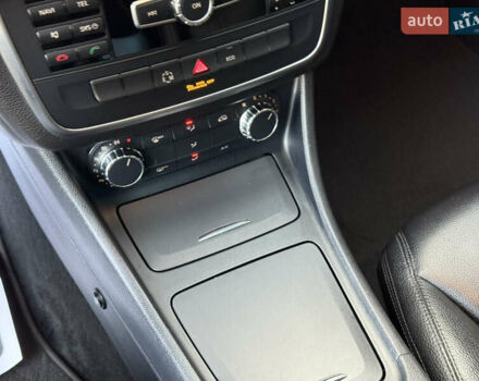 Черный Мерседес ЦЛА-класс, объемом двигателя 1.99 л и пробегом 195 тыс. км за 12499 $, фото 50 на Automoto.ua