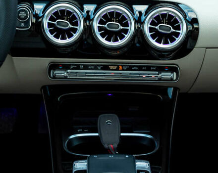 Черный Мерседес ЦЛА-класс, объемом двигателя 1.99 л и пробегом 55 тыс. км за 27700 $, фото 44 на Automoto.ua