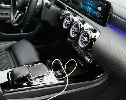 Чорний Мерседес ЦЛА-клас, об'ємом двигуна 2 л та пробігом 185 тис. км за 27500 $, фото 4 на Automoto.ua