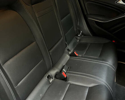 Красный Мерседес ЦЛА-класс, объемом двигателя 1.99 л и пробегом 58 тыс. км за 19500 $, фото 7 на Automoto.ua