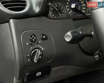 Черный Мерседес ЦЛК-Класс, объемом двигателя 2.7 л и пробегом 315 тыс. км за 7500 $, фото 15 на Automoto.ua