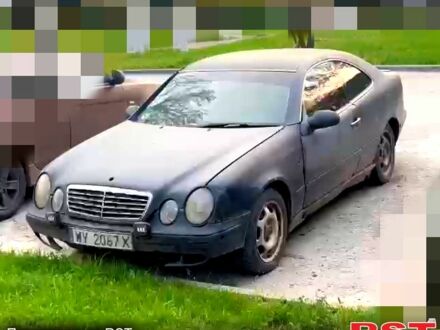 Мерседес ЦЛК-Класс 1994 в Краматорске на Automoto.ua Черный Мерседес ЦЛК-Класс, объемом двигателя 2.2 л и пробегом 0 тыс. км за 1000 $, фото 1 на Automoto.ua