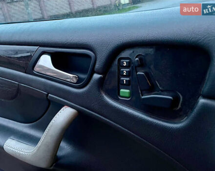 Червоний Мерседес ЦЛК-Клас, об'ємом двигуна 3.2 л та пробігом 216 тис. км за 5500 $, фото 13 на Automoto.ua