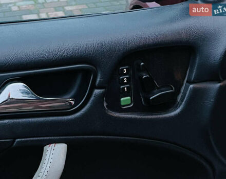 Червоний Мерседес ЦЛК-Клас, об'ємом двигуна 3.2 л та пробігом 216 тис. км за 5500 $, фото 25 на Automoto.ua