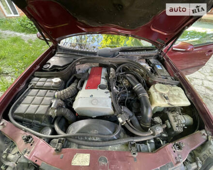 Красный Мерседес ЦЛК-Класс, объемом двигателя 2.3 л и пробегом 329 тыс. км за 4300 $, фото 27 на Automoto.ua