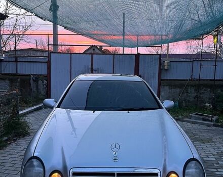 Серый Мерседес ЦЛК-Класс, объемом двигателя 2 л и пробегом 240 тыс. км за 2000 $, фото 5 на Automoto.ua