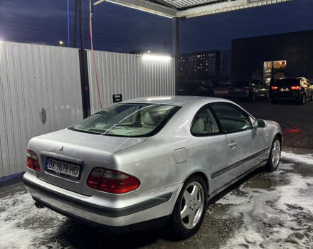 Серый Мерседес ЦЛК-Класс, объемом двигателя 2 л и пробегом 461 тыс. км за 2850 $, фото 2 на Automoto.ua
