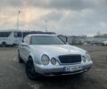 Сірий Мерседес ЦЛК-Клас, об'ємом двигуна 2 л та пробігом 380 тис. км за 2900 $, фото 1 на Automoto.ua