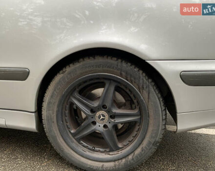 Серый Мерседес ЦЛК-Класс, объемом двигателя 2 л и пробегом 350 тыс. км за 3200 $, фото 16 на Automoto.ua