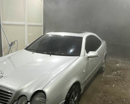 Серый Мерседес ЦЛК-Класс, объемом двигателя 2 л и пробегом 240 тыс. км за 2000 $, фото 2 на Automoto.ua