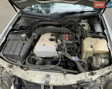 Серый Мерседес ЦЛК-Класс, объемом двигателя 2 л и пробегом 350 тыс. км за 3200 $, фото 20 на Automoto.ua