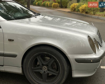 Серый Мерседес ЦЛК-Класс, объемом двигателя 2 л и пробегом 350 тыс. км за 3200 $, фото 3 на Automoto.ua