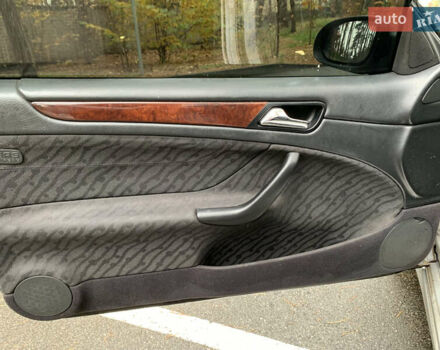 Серый Мерседес ЦЛК-Класс, объемом двигателя 2 л и пробегом 350 тыс. км за 3200 $, фото 25 на Automoto.ua