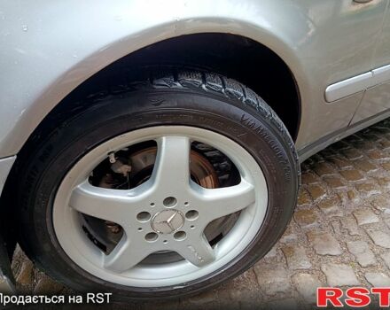 Серый Мерседес ЦЛК-Класс, объемом двигателя 2 л и пробегом 235 тыс. км за 4300 $, фото 11 на Automoto.ua