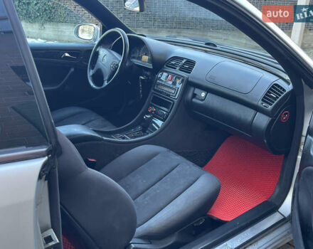 Сірий Мерседес ЦЛК-Клас, об'ємом двигуна 2 л та пробігом 336 тис. км за 2850 $, фото 14 на Automoto.ua