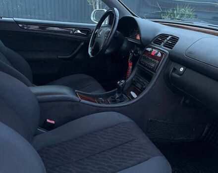 Сірий Мерседес ЦЛК-Клас, об'ємом двигуна 2 л та пробігом 317 тис. км за 3900 $, фото 15 на Automoto.ua