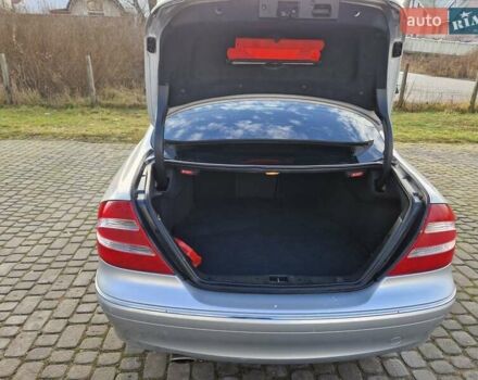 Сірий Мерседес ЦЛК-Клас, об'ємом двигуна 3.2 л та пробігом 217 тис. км за 7500 $, фото 15 на Automoto.ua