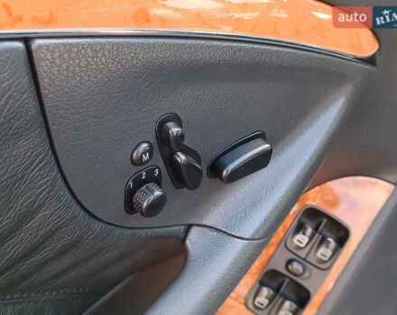 Серый Мерседес ЦЛК-Класс, объемом двигателя 3.2 л и пробегом 294 тыс. км за 8290 $, фото 16 на Automoto.ua