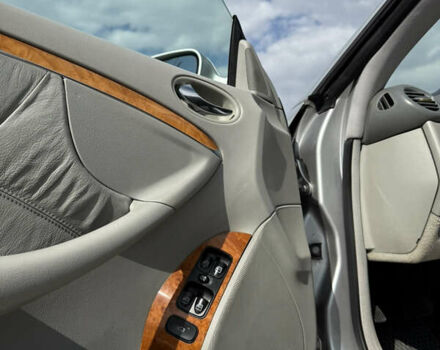 Серый Мерседес ЦЛК-Класс, объемом двигателя 2.7 л и пробегом 330 тыс. км за 4999 $, фото 28 на Automoto.ua