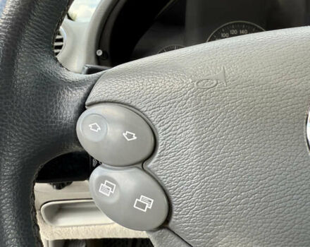 Серый Мерседес ЦЛК-Класс, объемом двигателя 2.7 л и пробегом 330 тыс. км за 4999 $, фото 22 на Automoto.ua