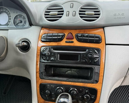 Серый Мерседес ЦЛК-Класс, объемом двигателя 2.7 л и пробегом 330 тыс. км за 4999 $, фото 17 на Automoto.ua