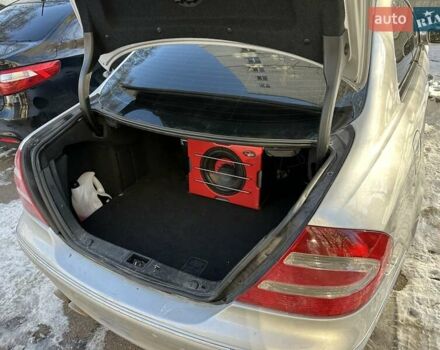 Серый Мерседес ЦЛК-Класс, объемом двигателя 1.8 л и пробегом 251 тыс. км за 6500 $, фото 4 на Automoto.ua