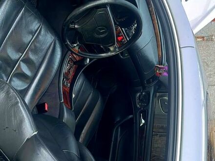 Серый Мерседес ЦЛК-Класс, объемом двигателя 2 л и пробегом 240 тыс. км за 2000 $, фото 1 на Automoto.ua