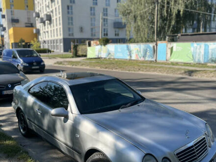 Сірий Мерседес ЦЛК-Клас, об'ємом двигуна 2 л та пробігом 317 тис. км за 4000 $, фото 1 на Automoto.ua