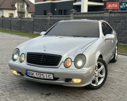 Серый Мерседес ЦЛК-Класс, объемом двигателя 3.2 л и пробегом 238 тыс. км за 5999 $, фото 1 на Automoto.ua