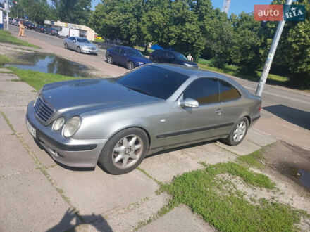 Мерседес ЦЛК-Клас 2000 у Києві на Automoto.ua Сірий Мерседес ЦЛК-Клас, об'ємом двигуна 2 л та пробігом 236 тис. км за 5000 $, фото 1 на Automoto.ua