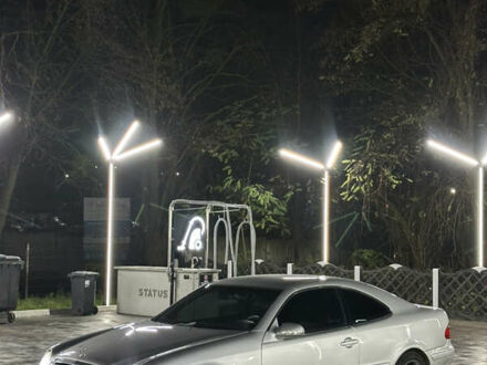 Серый Мерседес ЦЛК-Класс, объемом двигателя 2 л и пробегом 397 тыс. км за 3500 $, фото 1 на Automoto.ua