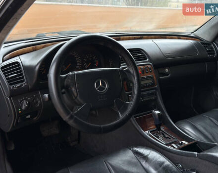 Синий Мерседес ЦЛК-Класс, объемом двигателя 3.2 л и пробегом 242 тыс. км за 3300 $, фото 9 на Automoto.ua