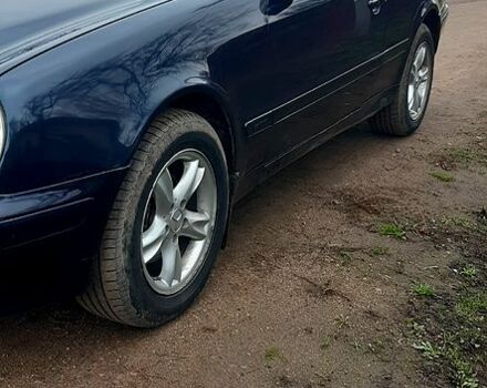 Синий Мерседес ЦЛК-Класс, объемом двигателя 2.3 л и пробегом 320 тыс. км за 4300 $, фото 1 на Automoto.ua